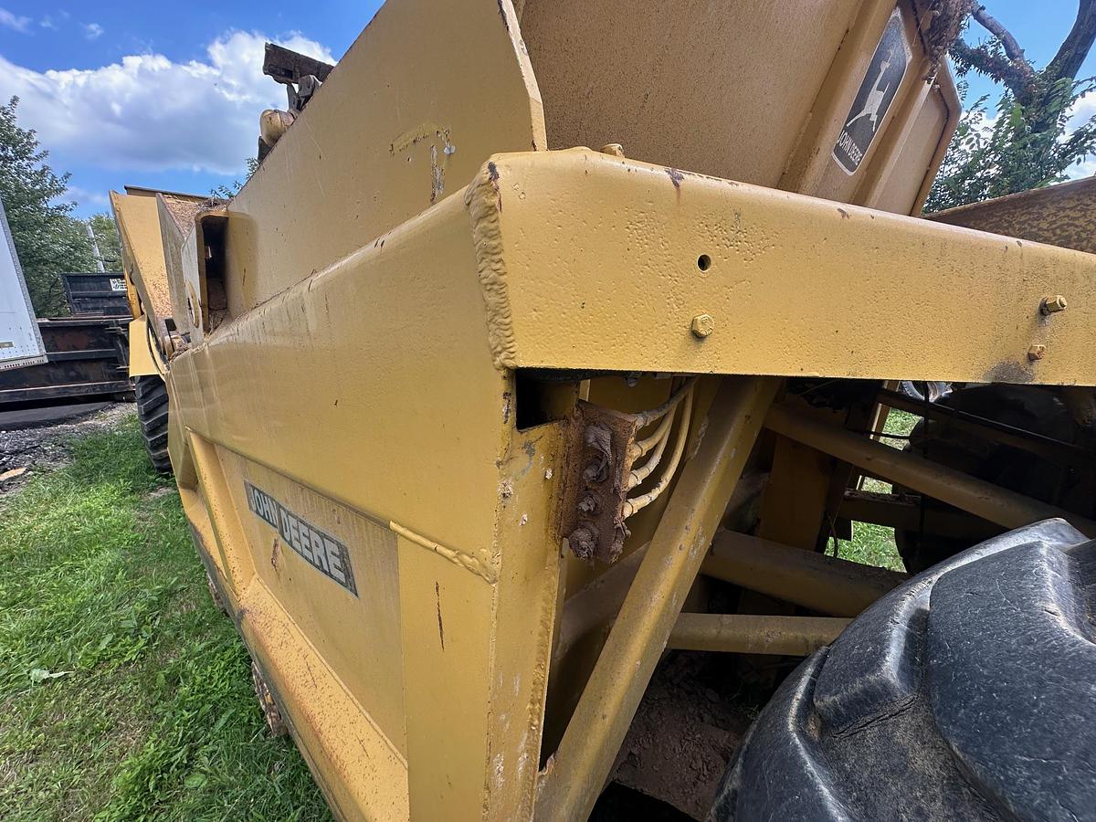 Used 1984 JOHN DEERE 762
