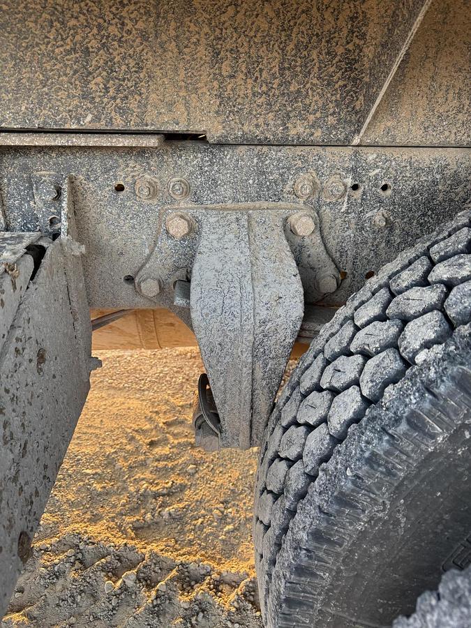 Used 2004 FREIGHTLINER FL112