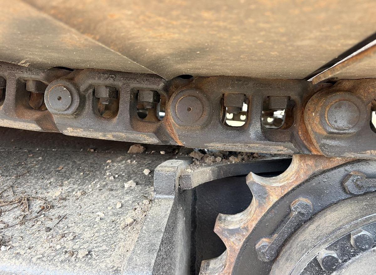 Used 2005 DEERE 200C-LC