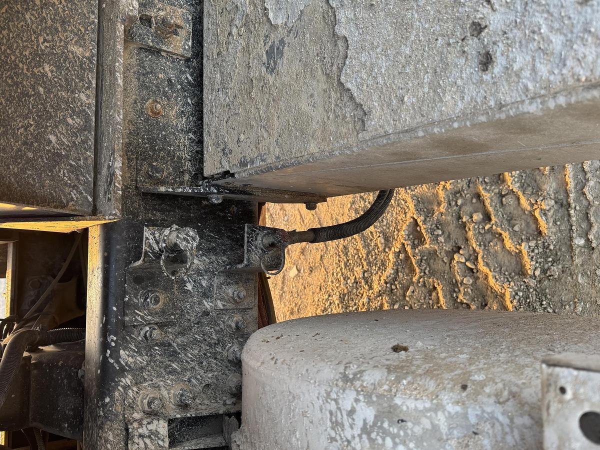 Used 2004 FREIGHTLINER FL112