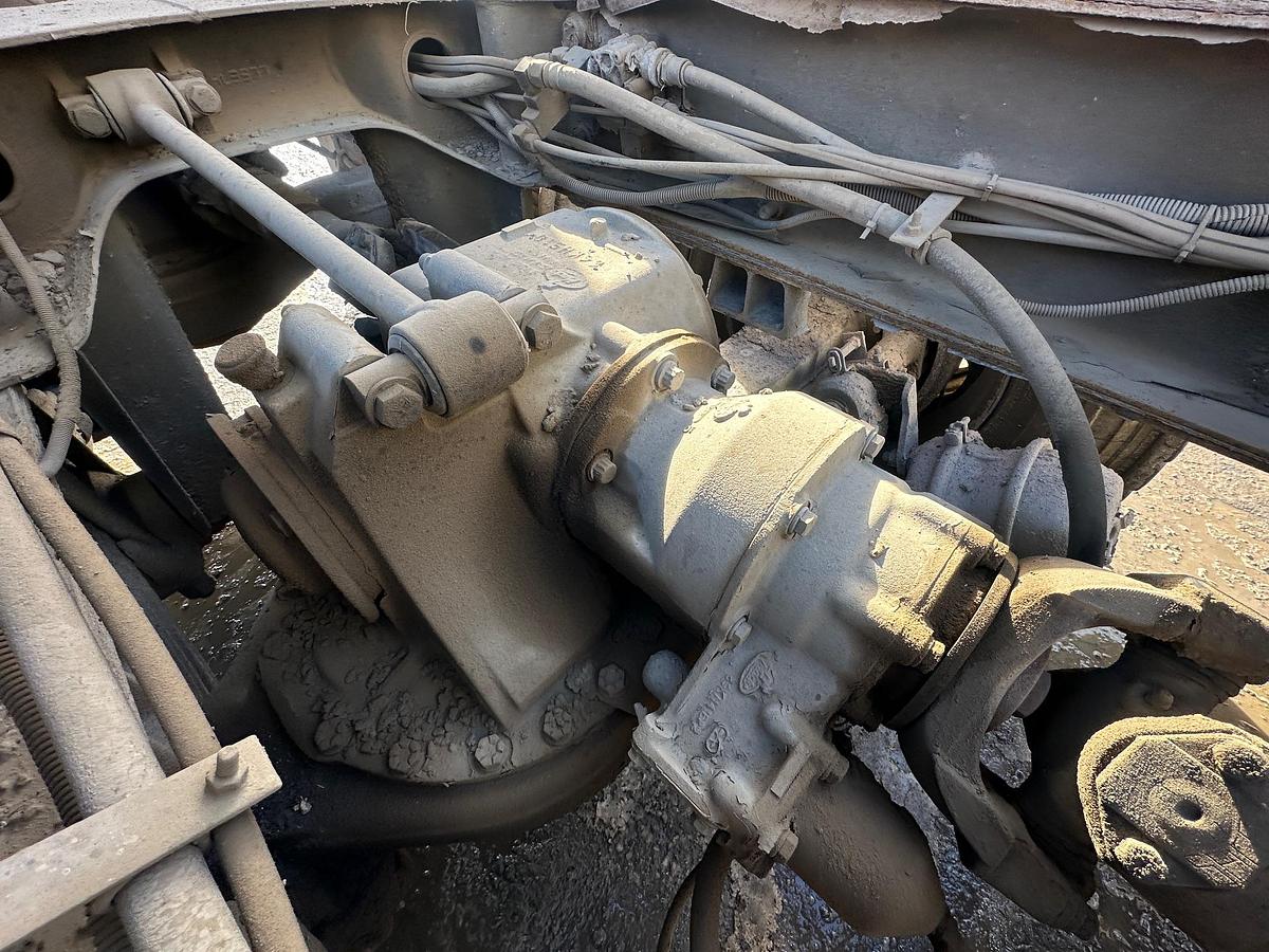 Used 2005 MACK CV713