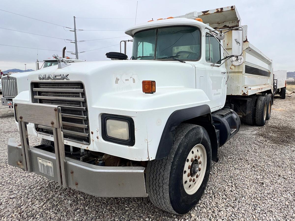 Used 2000 MACK RD688s
