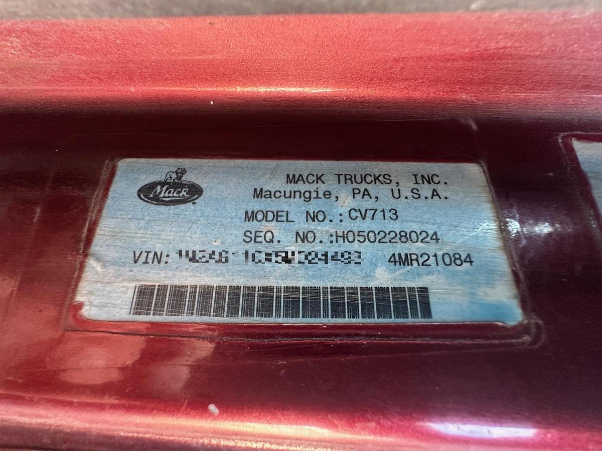 Used 2005 MACK CV713