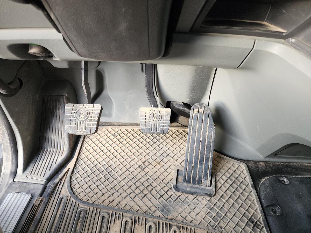 Used 2021 KENWORTH T880