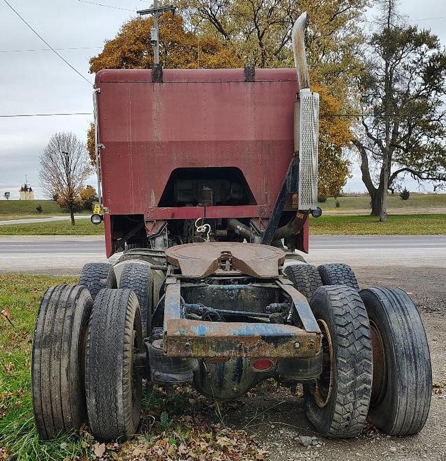 Used 1981 PETERBILT Cabover