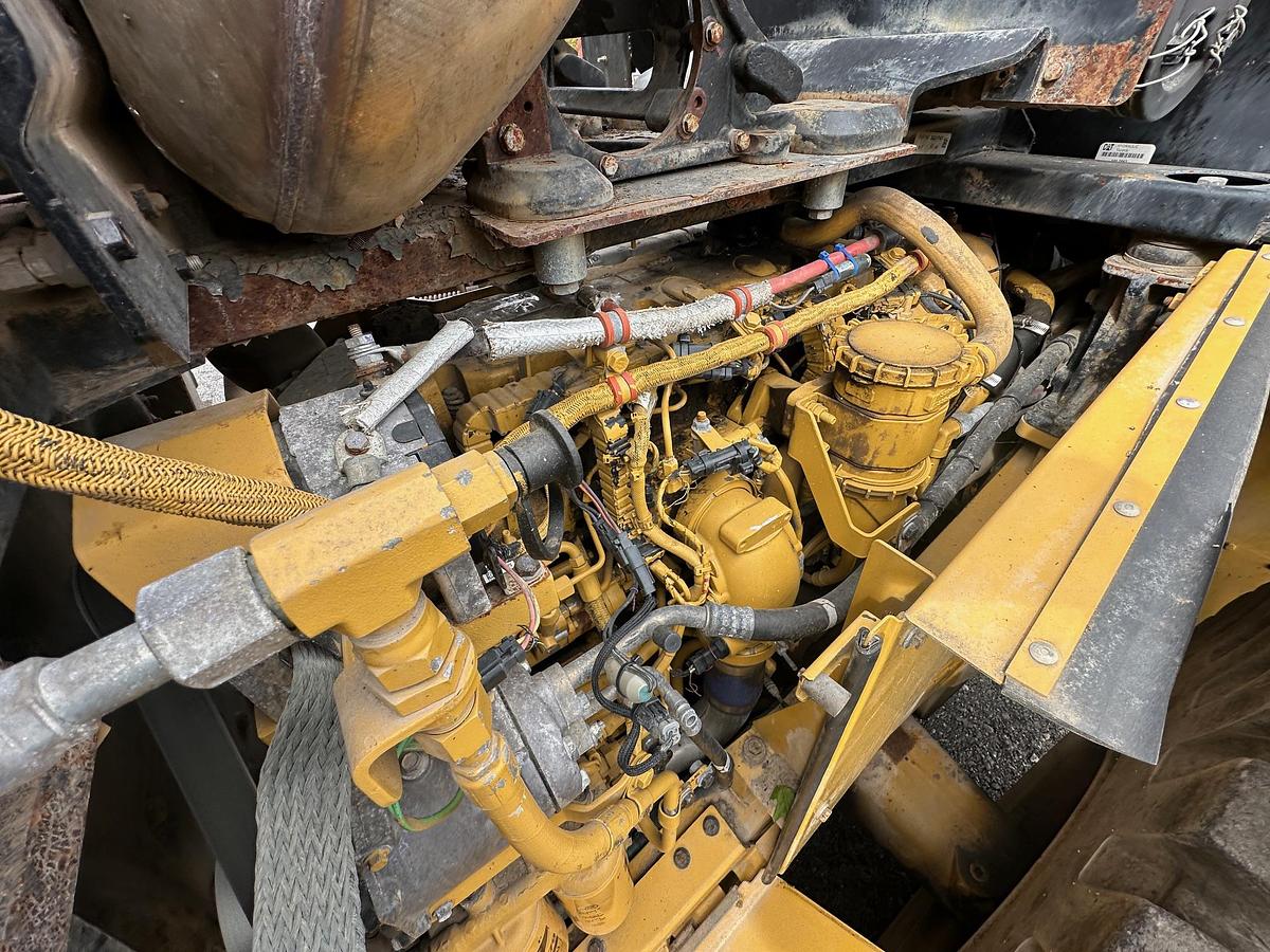 Used 2013 CATERPILLAR 972K