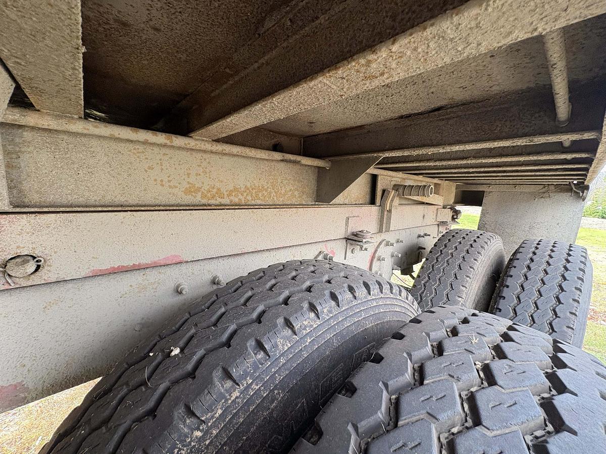 Used 2006 MACK Granite CV713