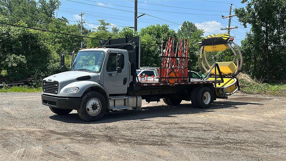 Used 2004 FREIGHTLINER M2 Attenuator Truck