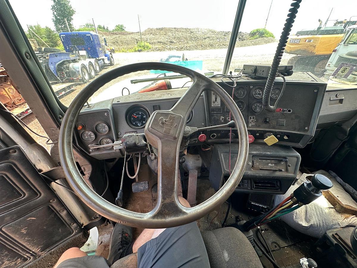 Used 1990 MACK RB688S