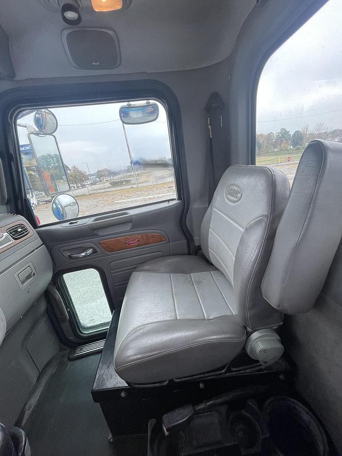 Used 2008 PETERBILT 365 Crane