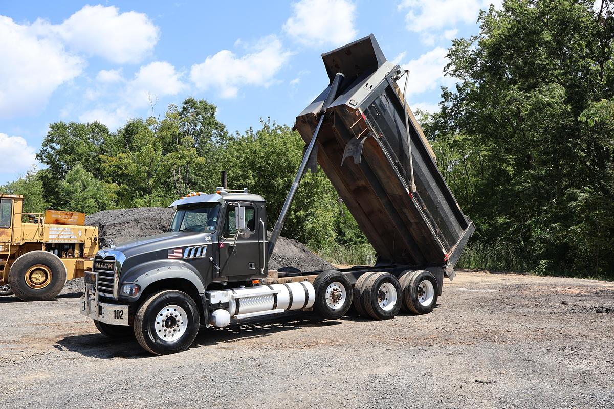 Used 2009 MACK Granite GU713