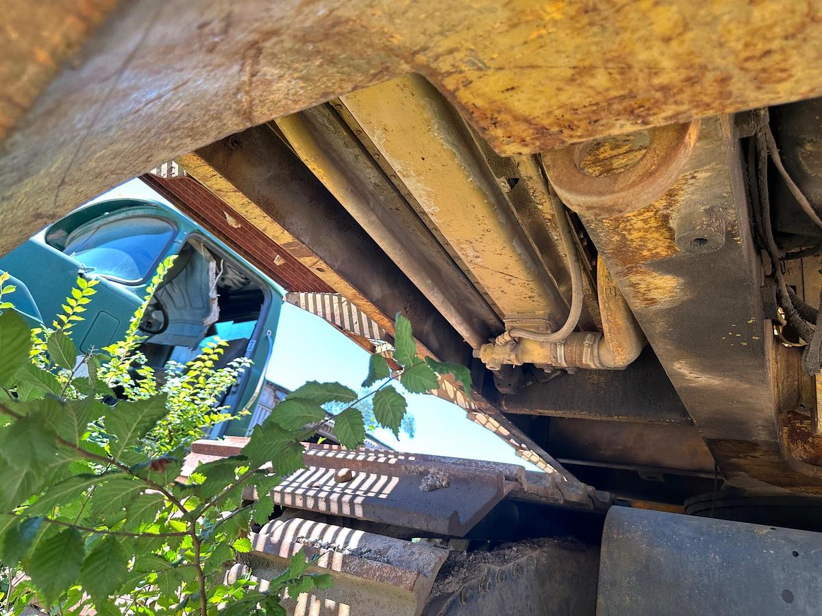 Used 1983 CATERPILLAR 245