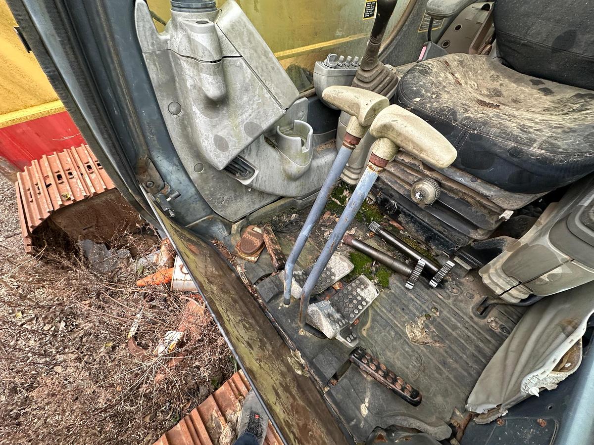 Used 2005 DEERE 330C LC