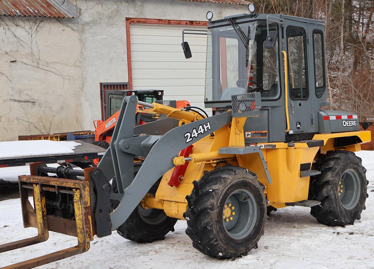 Used 2000 DEERE 244H
