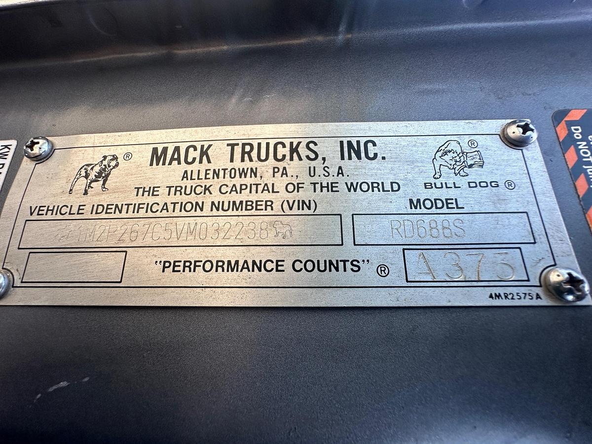 Used 1997 MACK RD688S