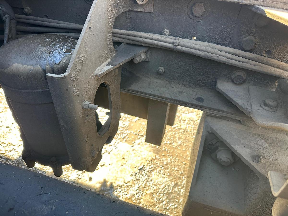 Used 2005 MACK CV713