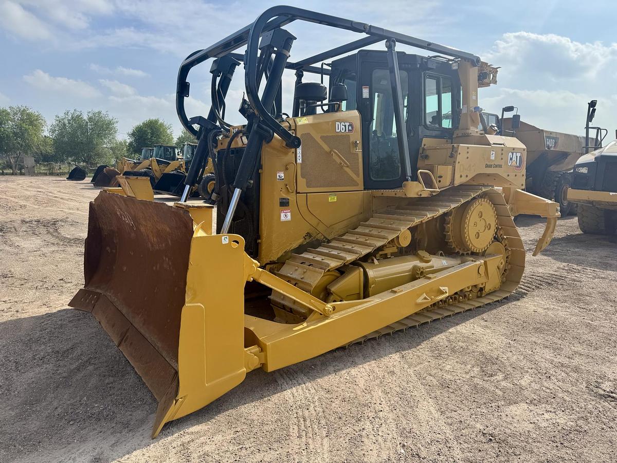 Used 2018 CATERPILLAR D6T XL