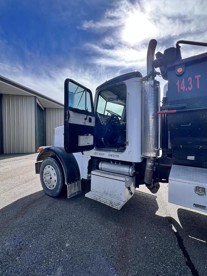 Used 2000 PETERBILT 357