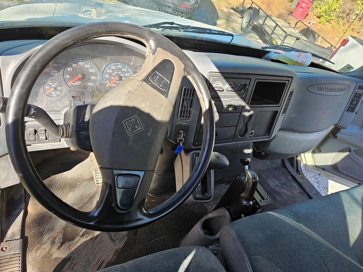 Used 2004 INTERNATIONAL 4200 Mini Mixer