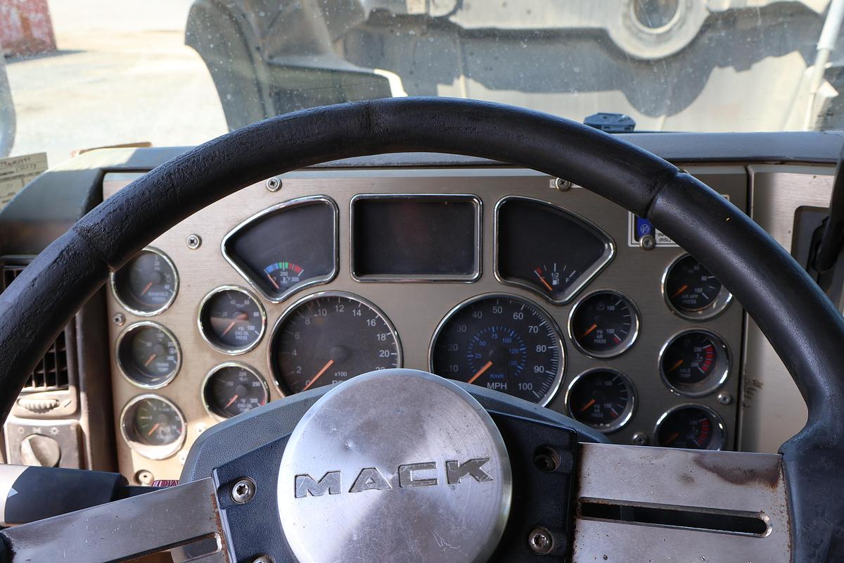 Used 2009 MACK Granite GU713