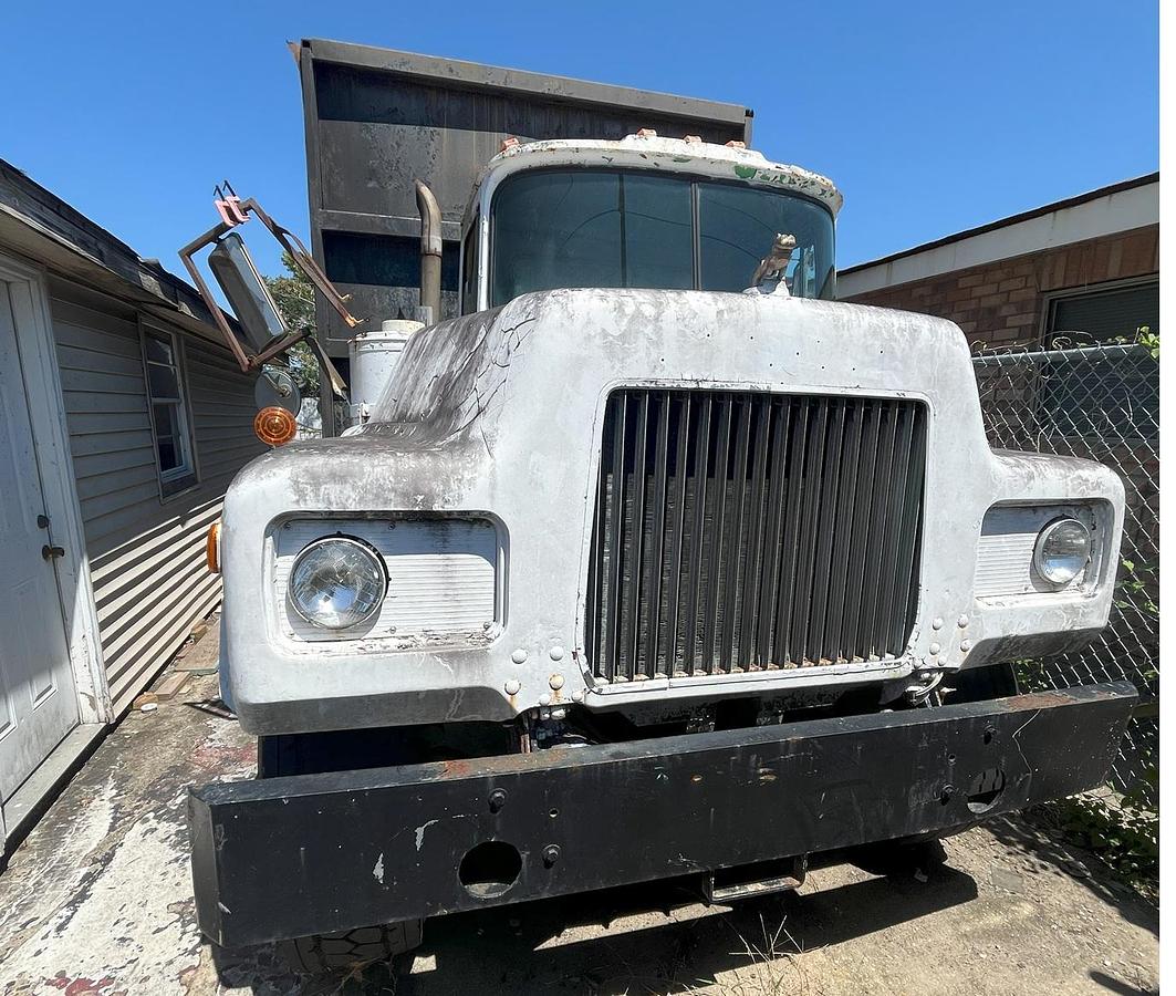 Used 1975 MACK DM686S