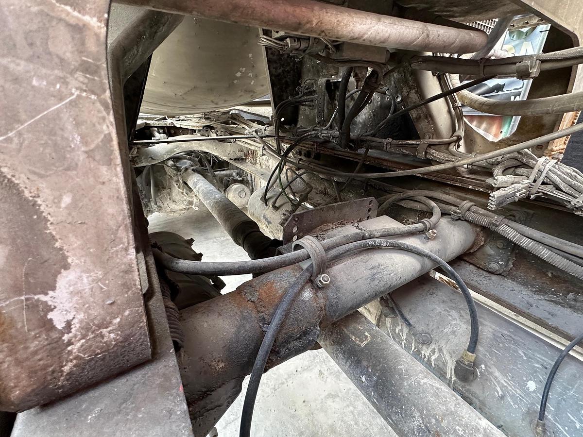 Used 2005 WESTERN STAR Rear Mixer