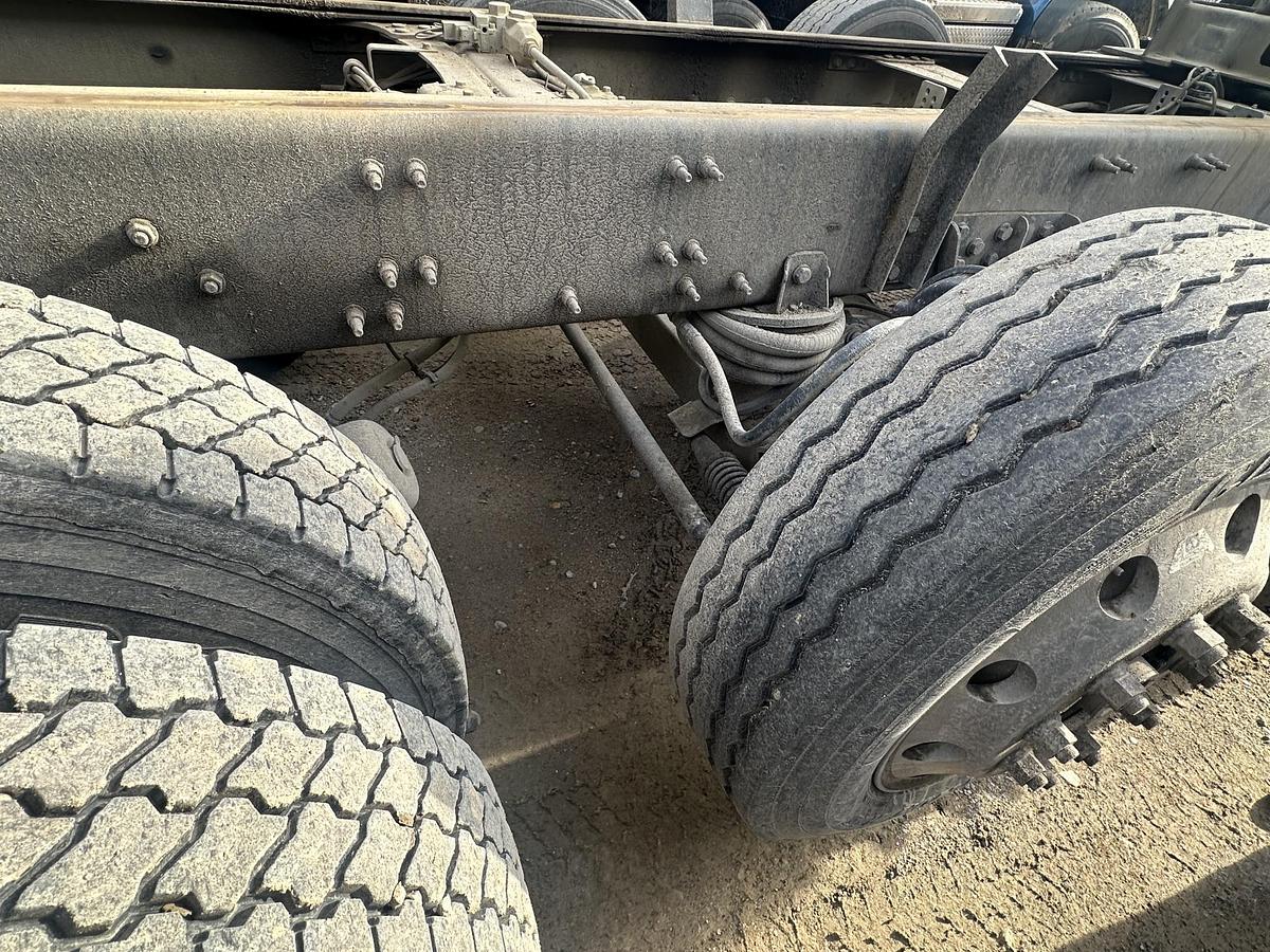 Used 2013 MACK Granite CU713