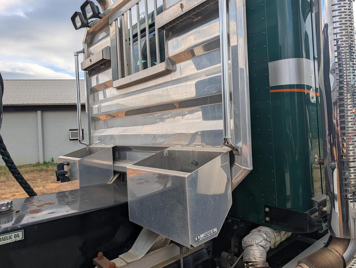 Used 2016 CATERPILLAR CT660S