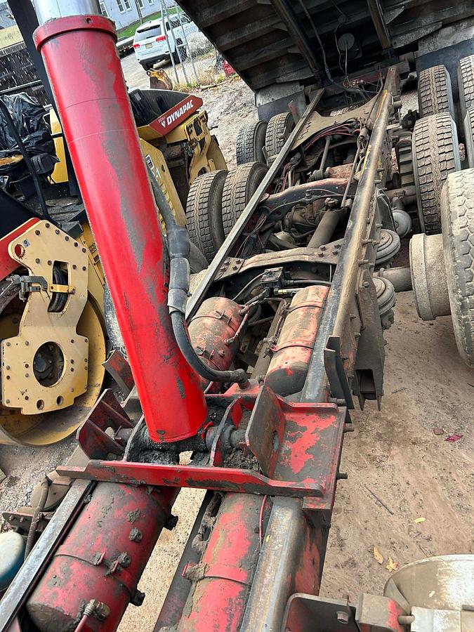 Used 2001 MACK RD688