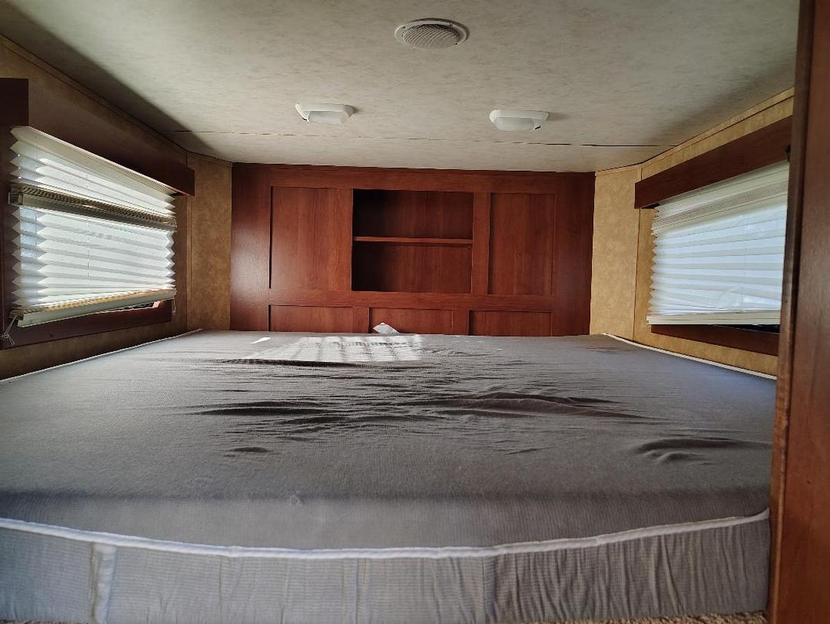 Used 2015  Select 32 x 102