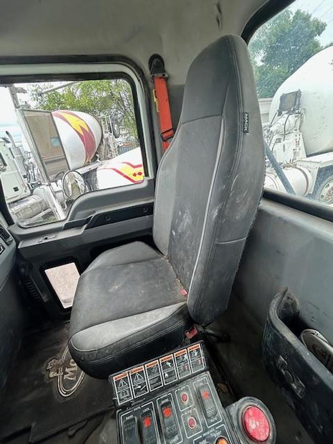 Used 2019 MACK GR64FR