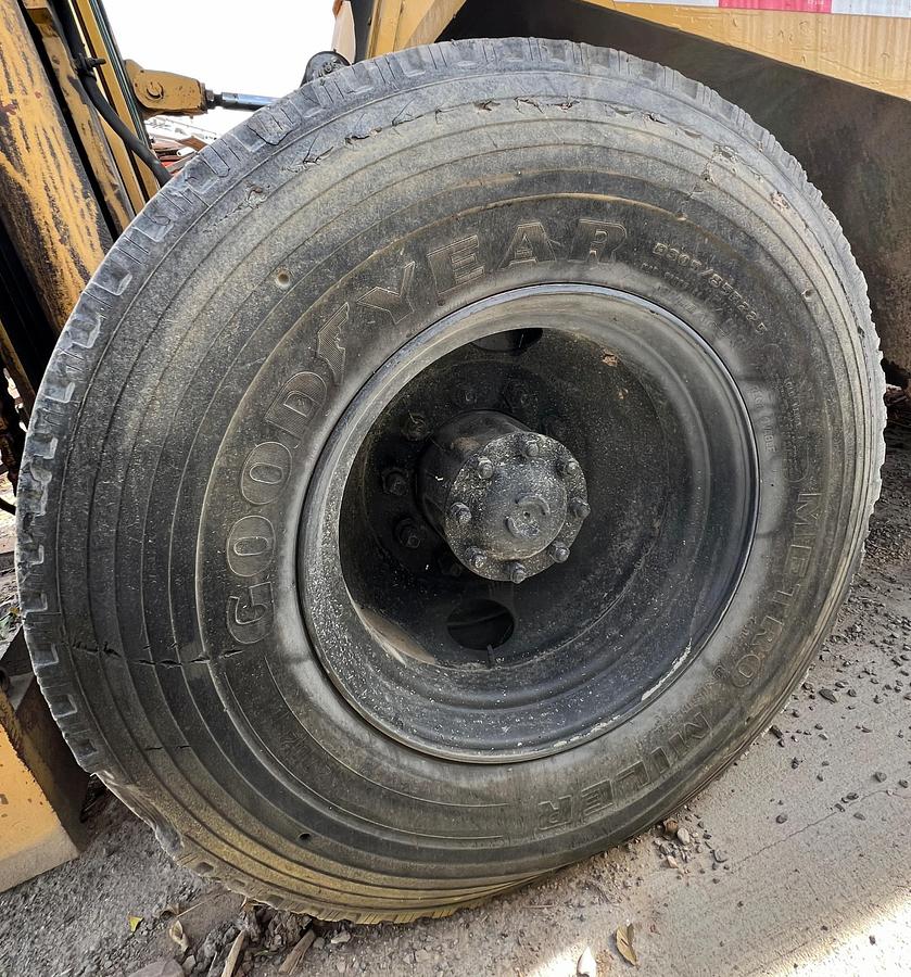 Used 1982 WIGGINS WD228y