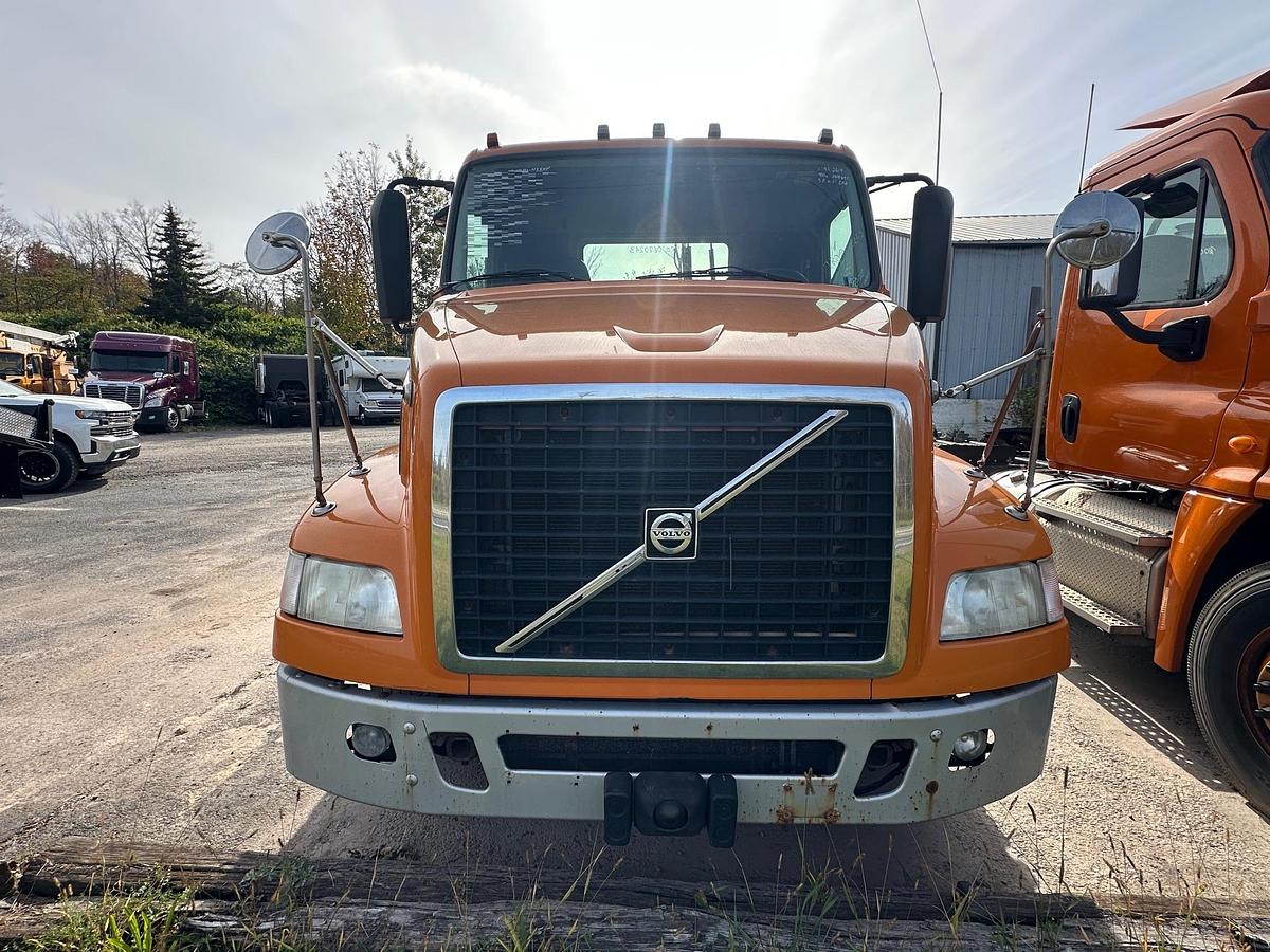 Used 2014 VOLVO VNM64T