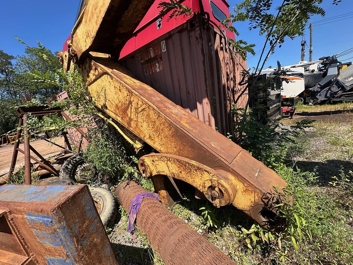 Used 1983 CATERPILLAR 245