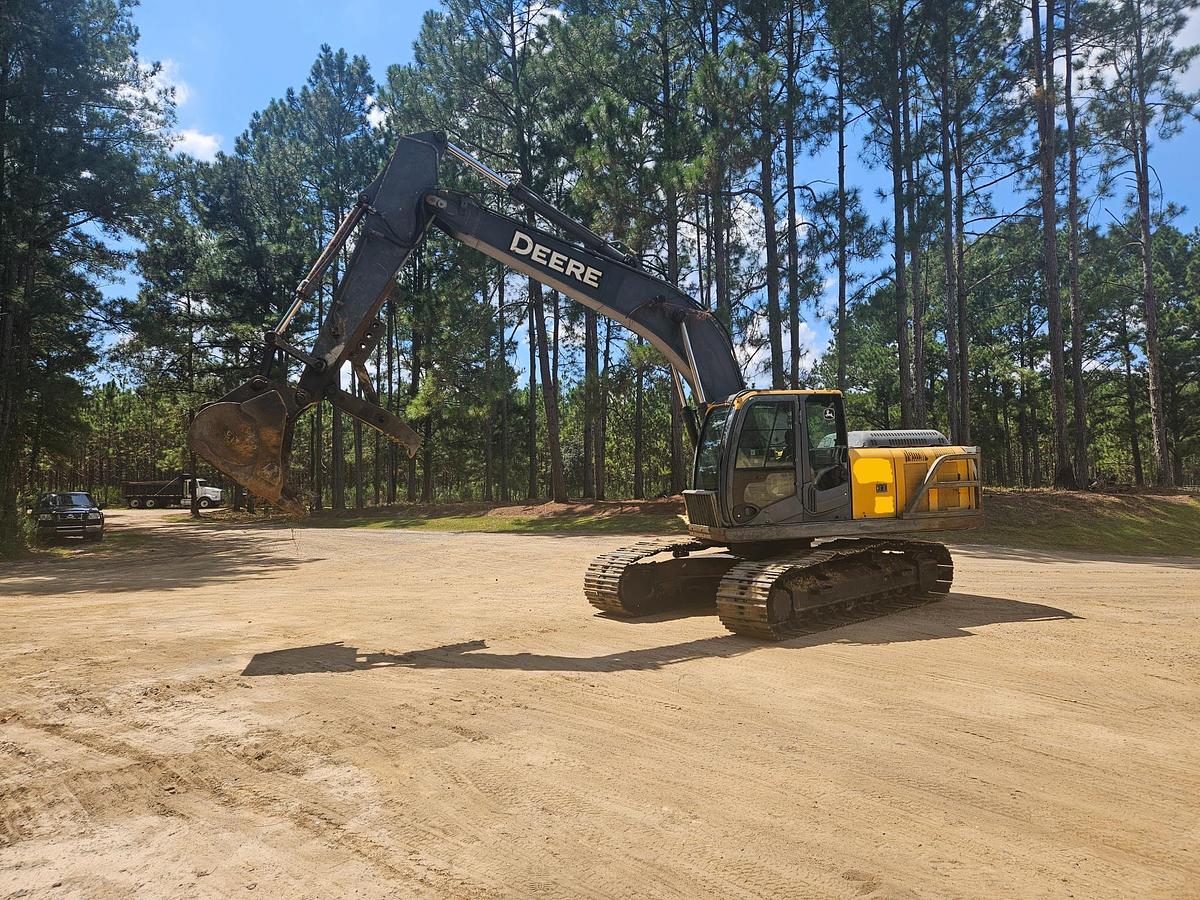 Used 2010 DEERE 200D