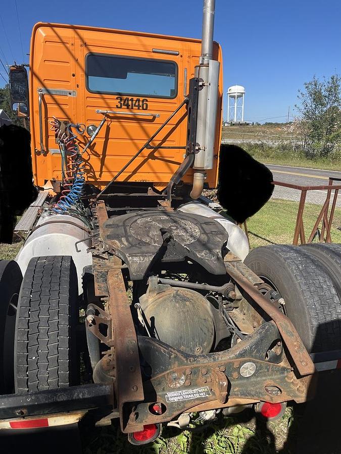 Used 2004 VOLVO VNM-200