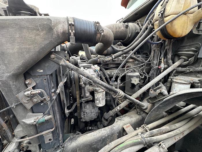 Used 2005 MACK CV713