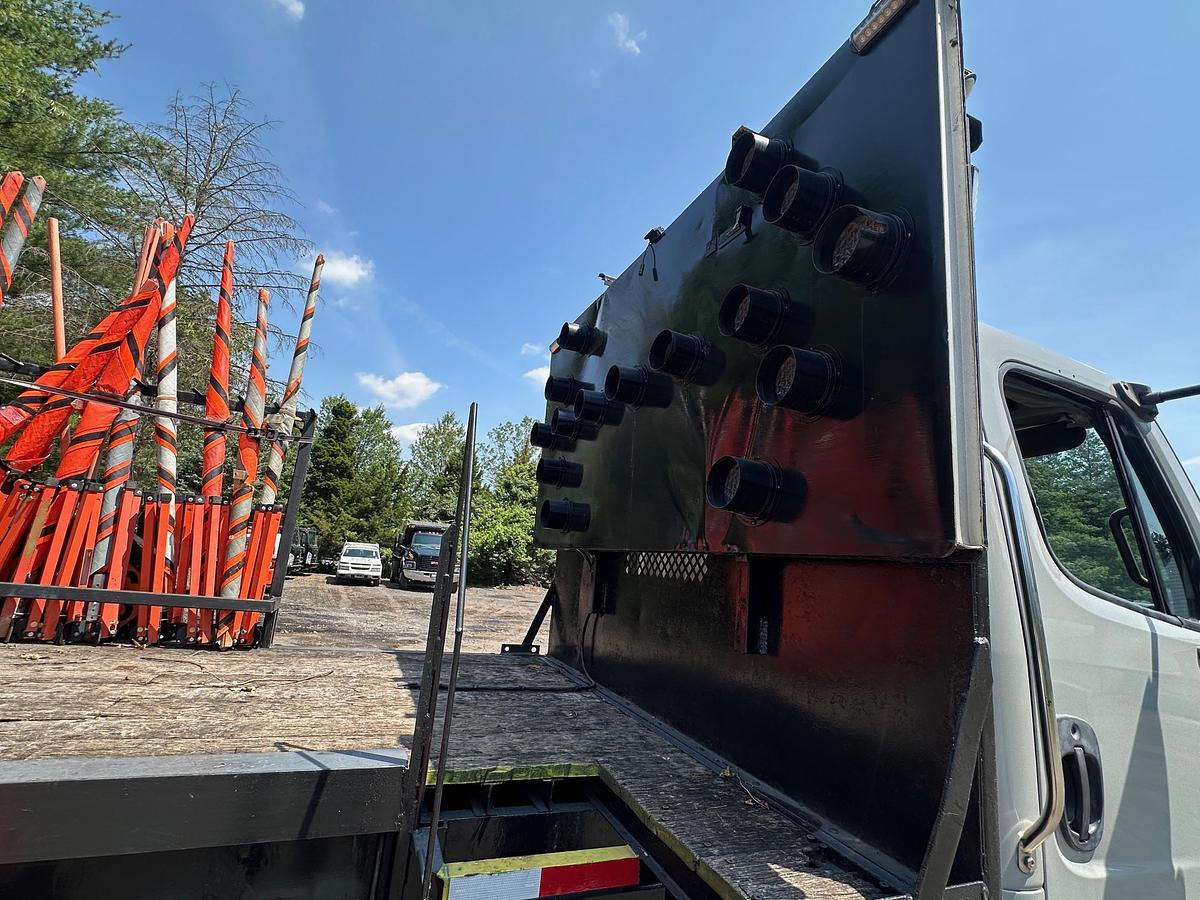 Used 2004 FREIGHTLINER M2 Attenuator Truck