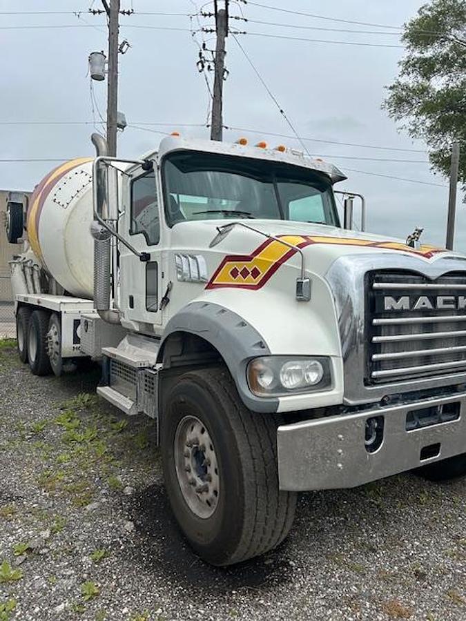 Used 2019 MACK GR64FR