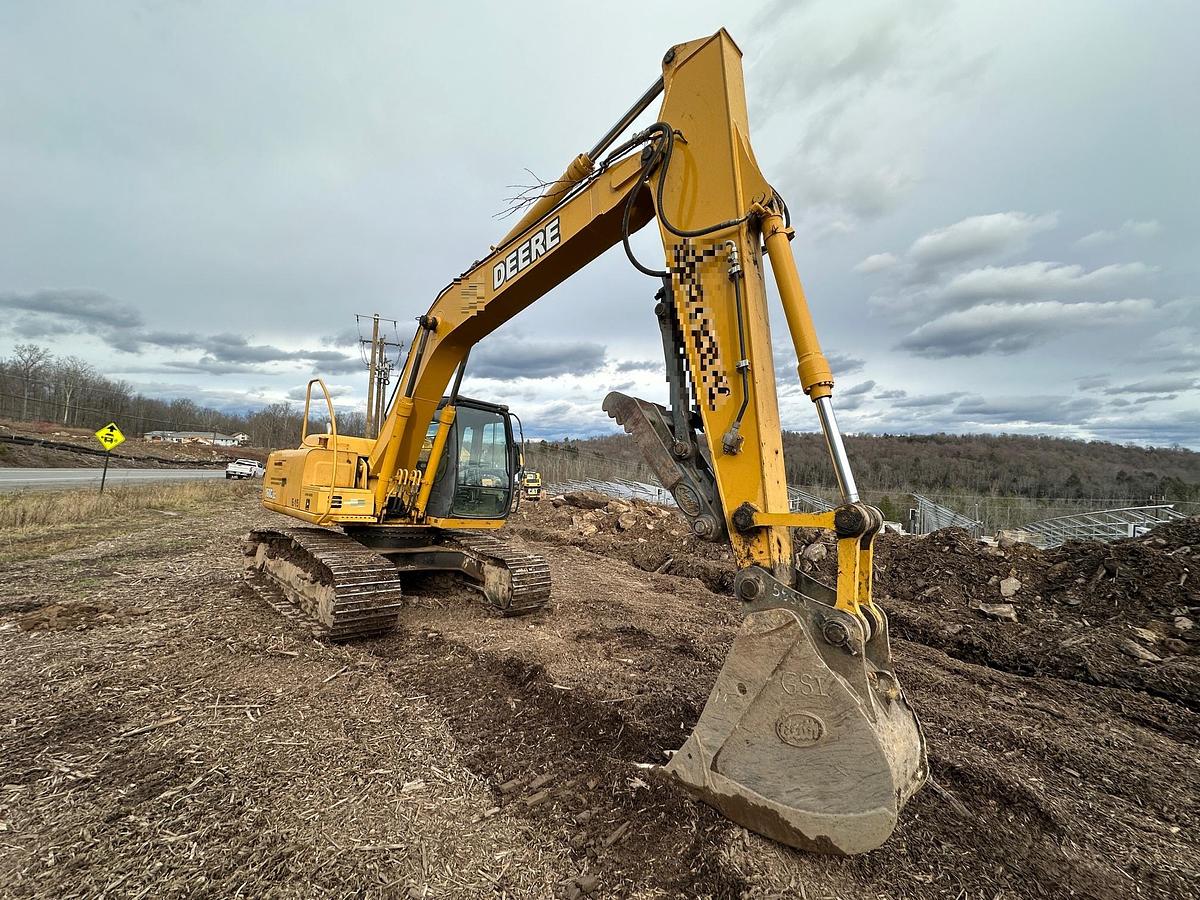 Used 2005 DEERE 160C LC