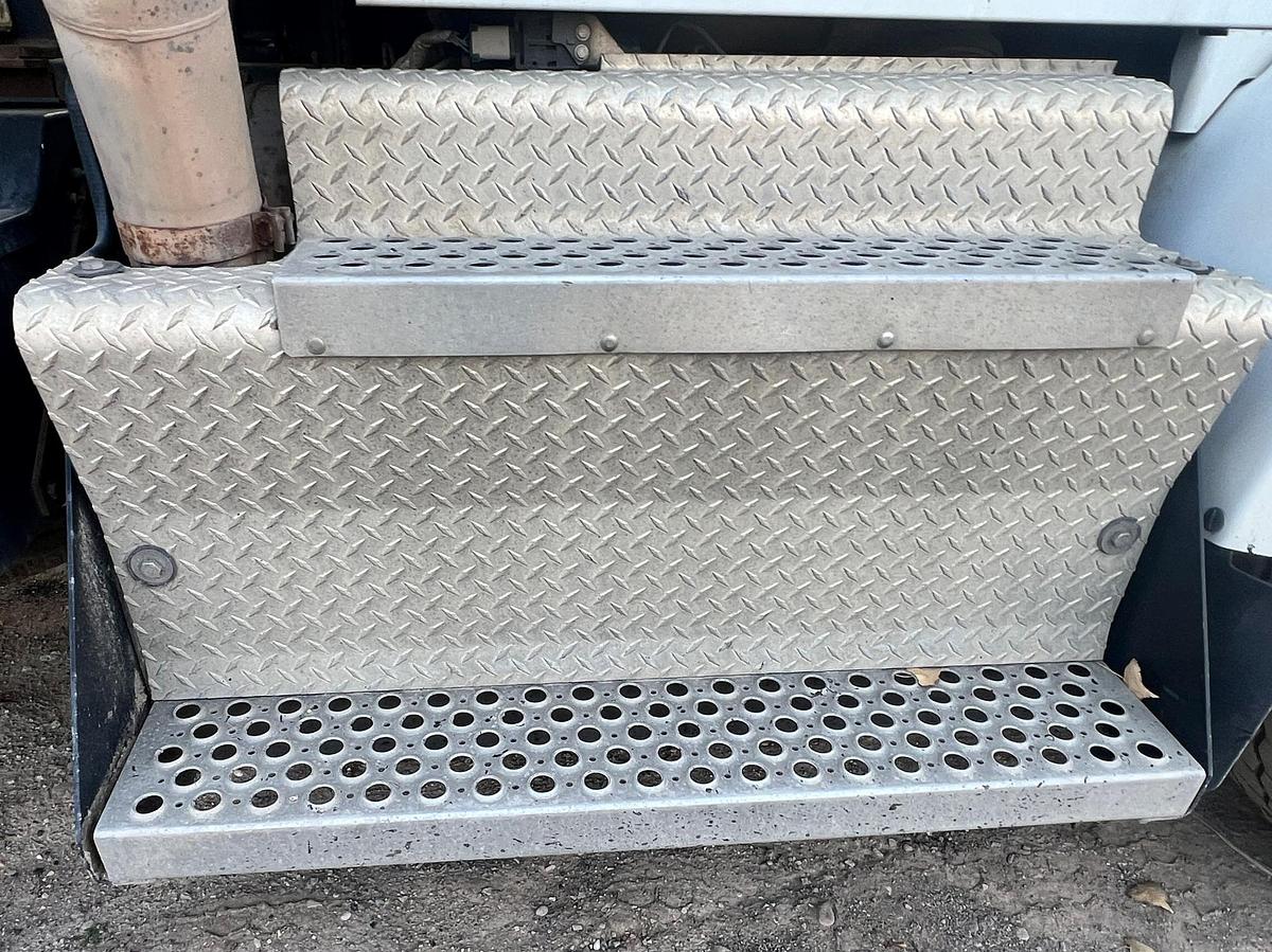 Used 2013 KENWORTH t800