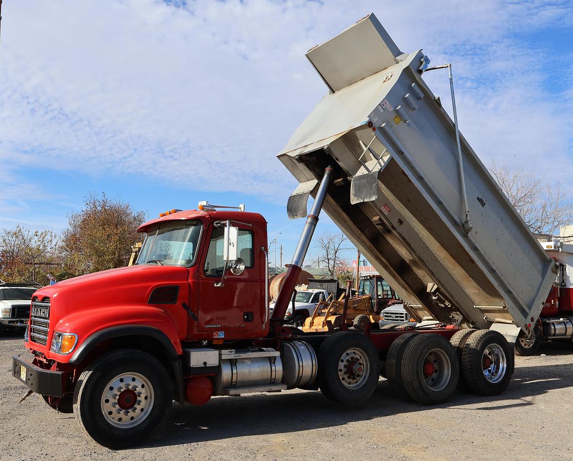 Used 2007 MACK Granite CV713