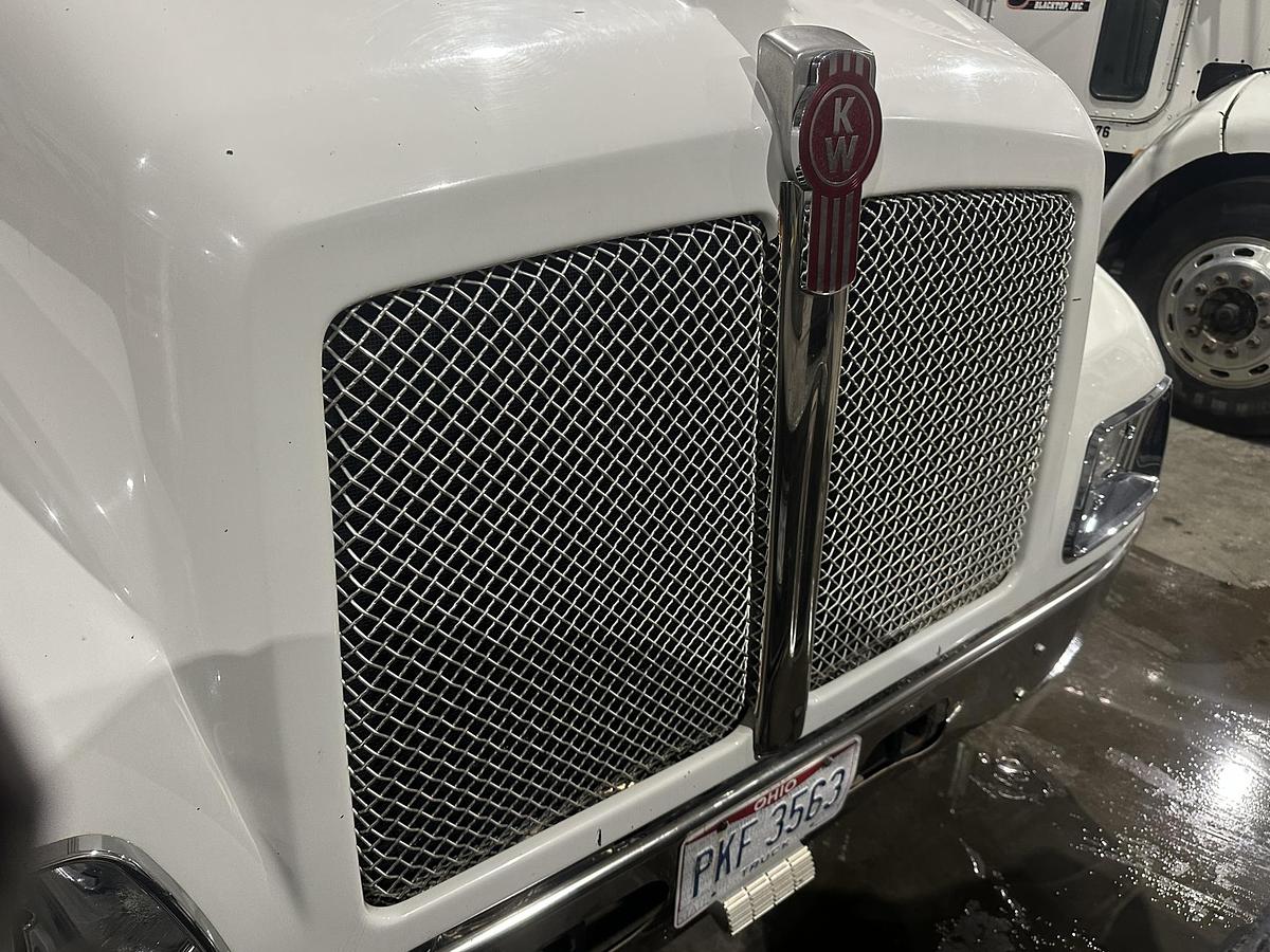 Used 2006 KENWORTH T300