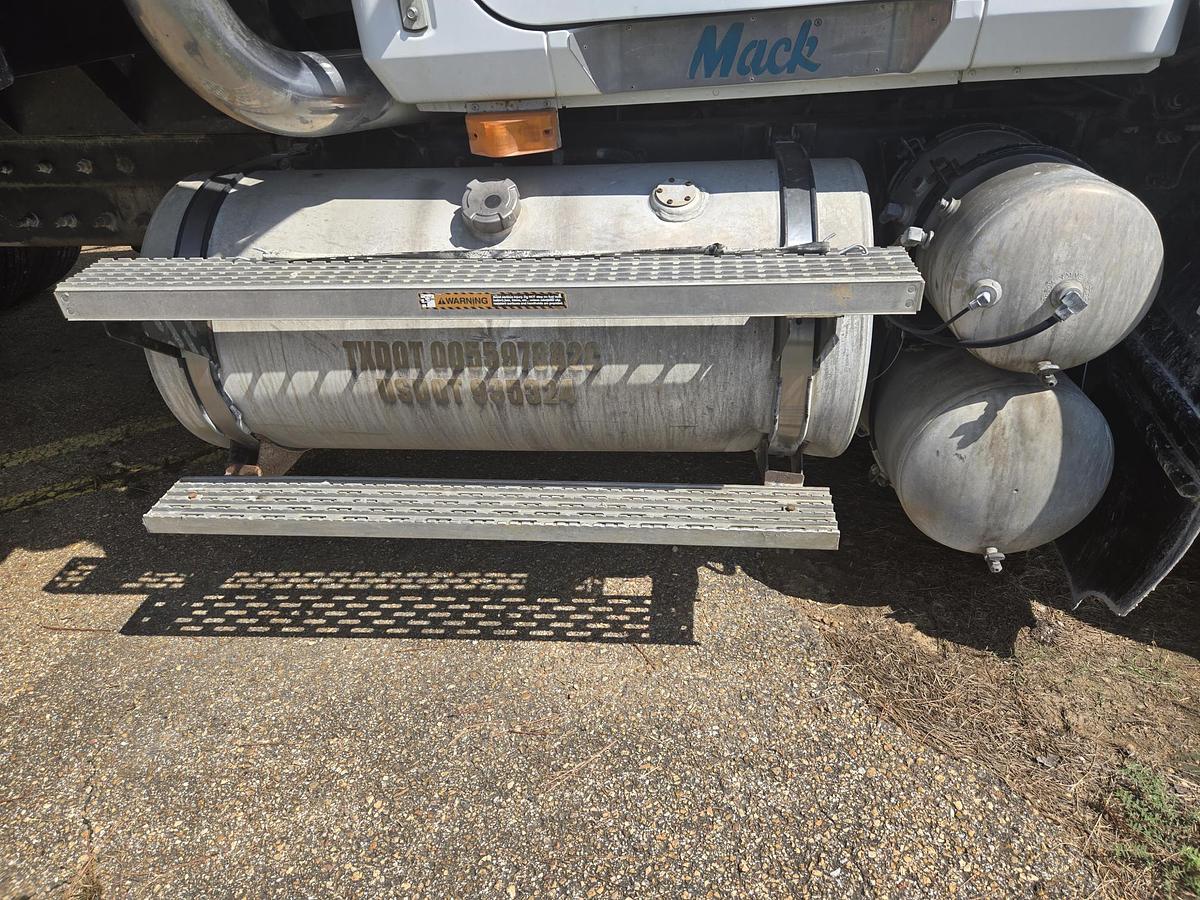 Used 1999 MACK CH 613