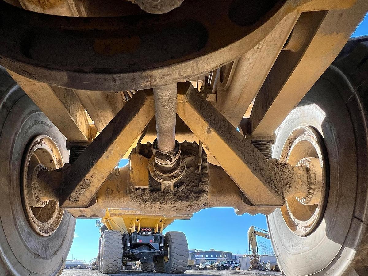 Used 2015 CATERPILLAR 740B