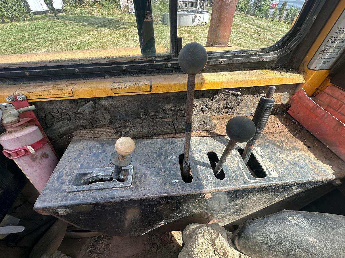 Used 1986 DEERE 762A