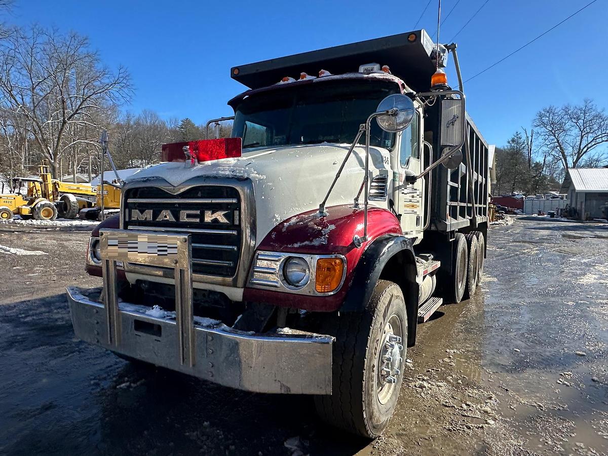 Used 2005 MACK CV713