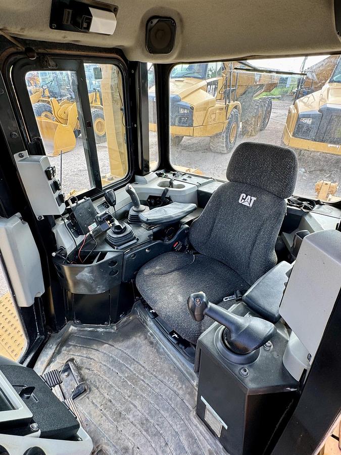 Used 2018 CATERPILLAR D6T XL