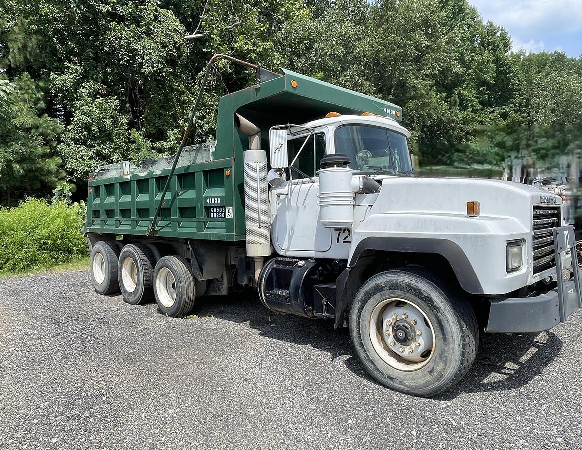 Used 2001 MACK RD 690S Tri Axle