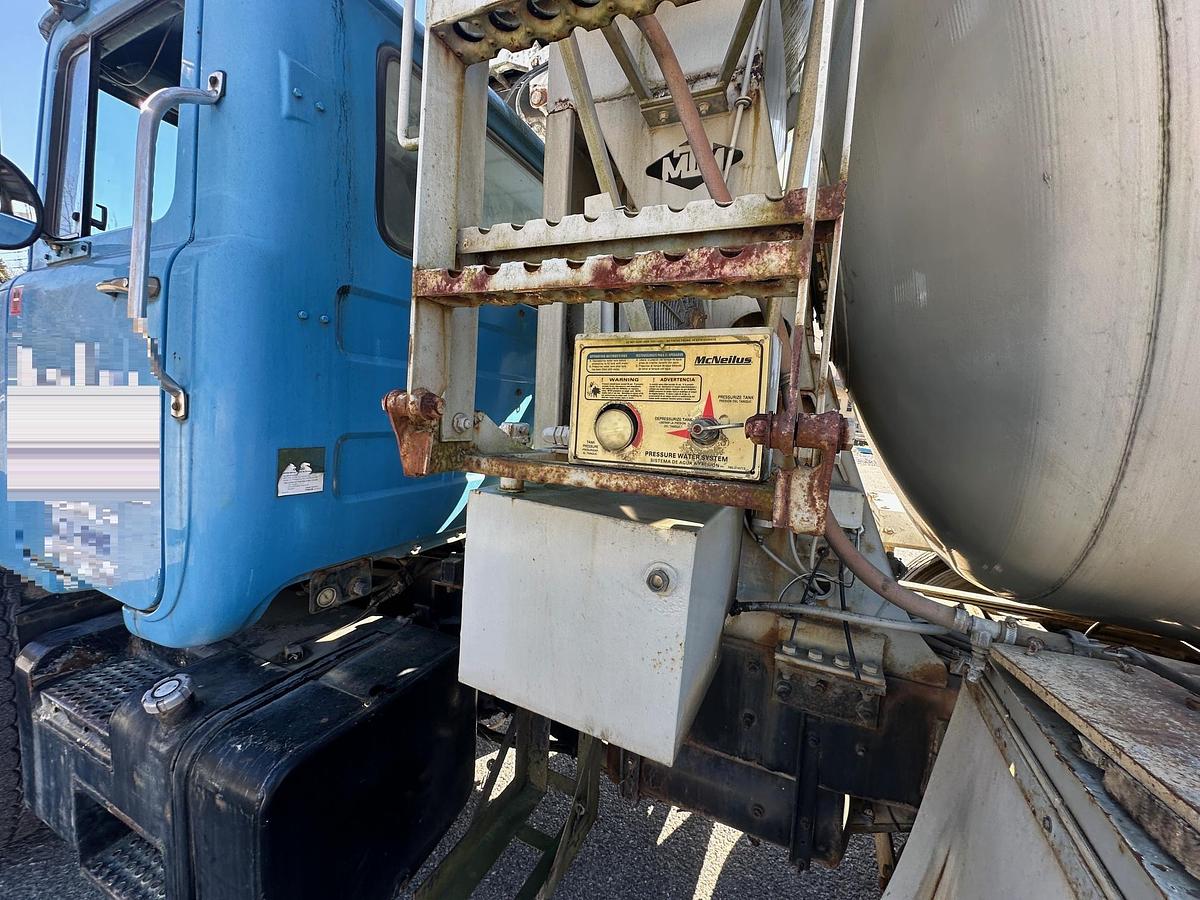 Used 2003 MACK DM690S